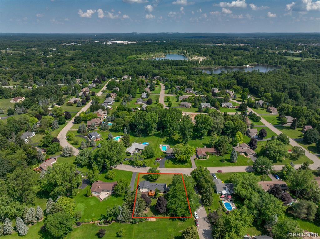 13396 Sumac Road South Lyon, MI 48178 - Photo 34 of 39 Gallery Image 34