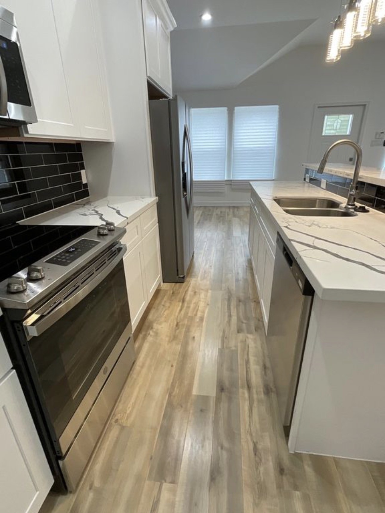 5202 Northridge Drive, Unit B Houston, TX 77033 - Photo 3 of 12 a kitchen with a sink stove and refrigerator