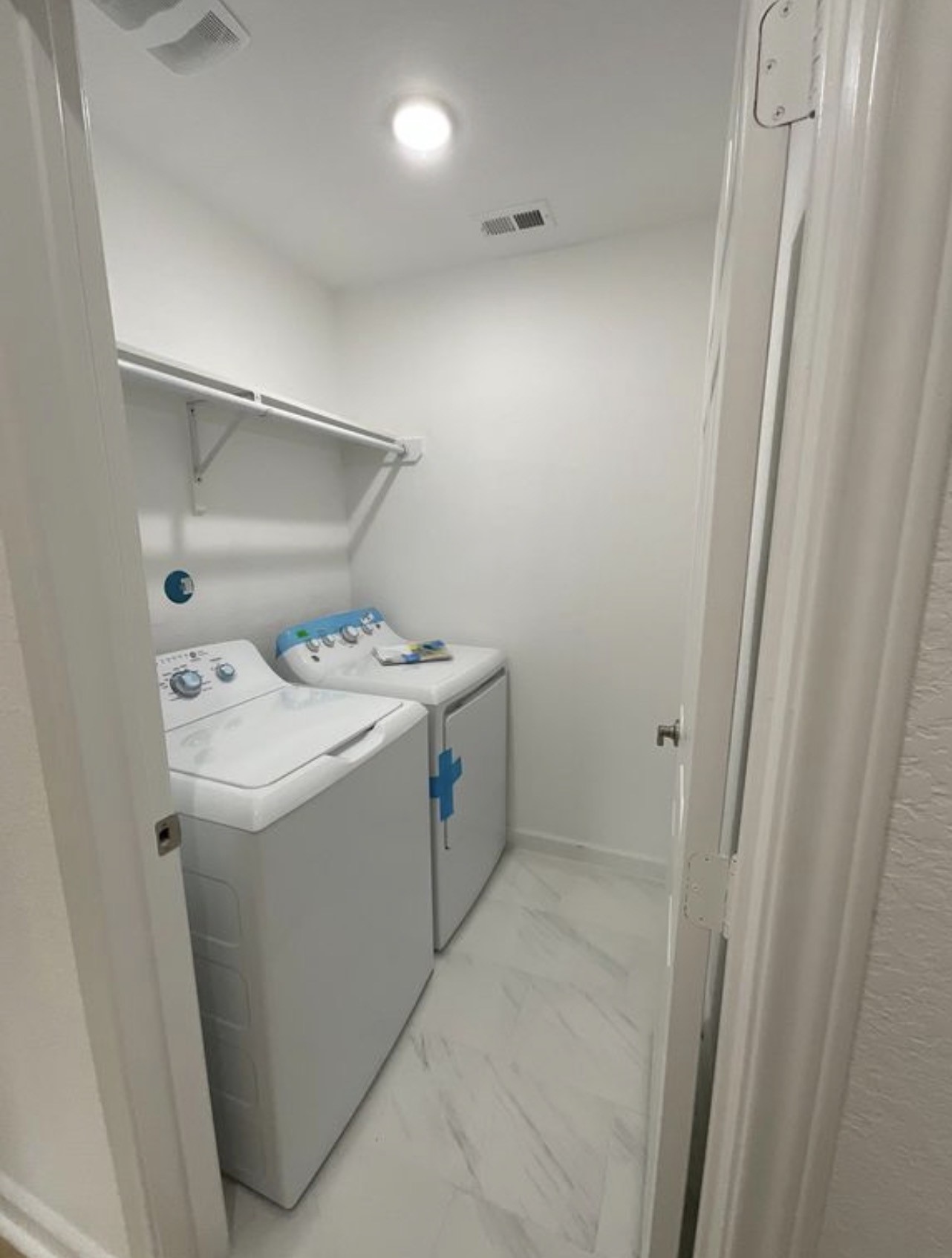 5202 Northridge Drive, Unit B Houston, TX 77033 - Photo 8 of 12 a utility room with cabinets washer and dryer