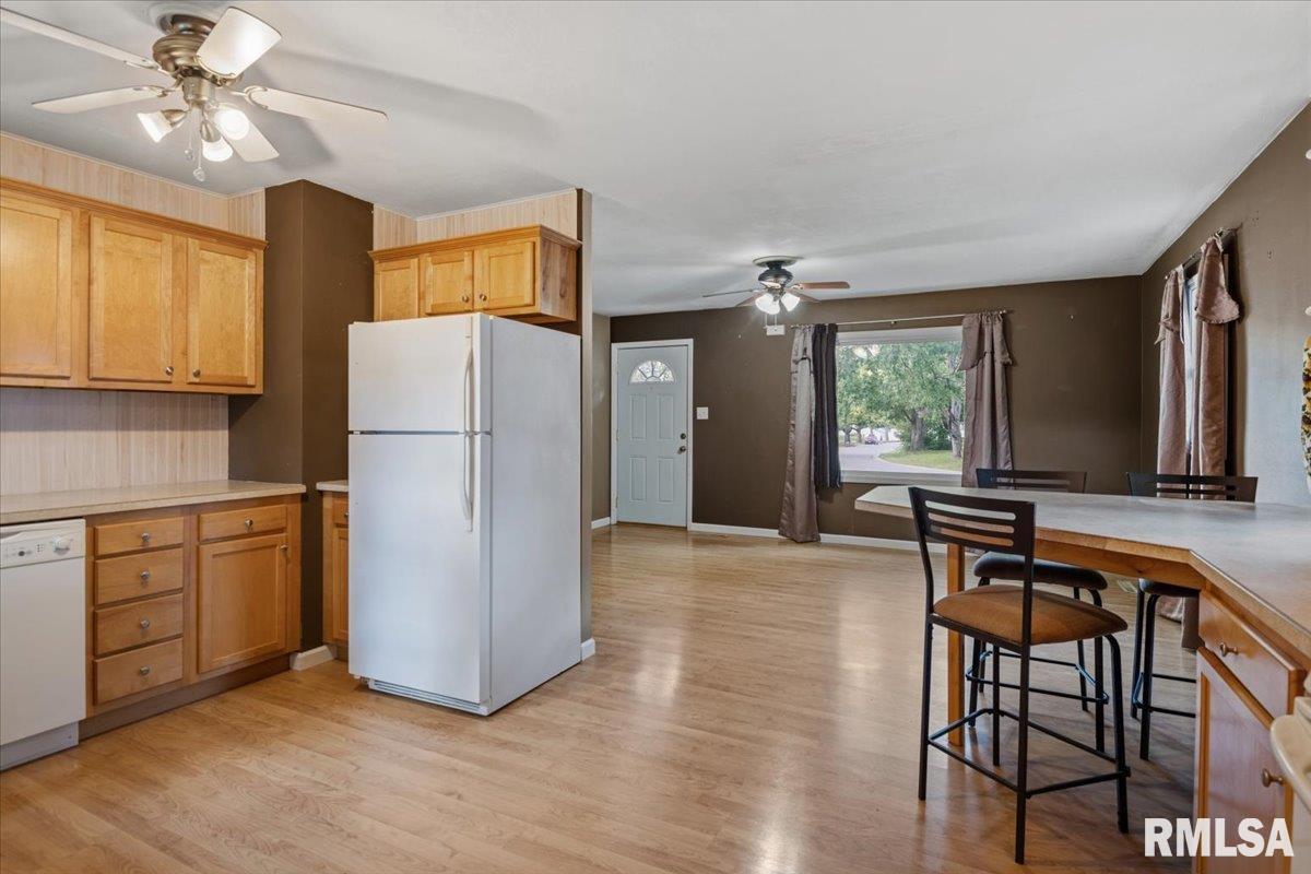 28 Windsor Road Springfield, IL 62702 - Photo 12 of 30 Gallery Image 12
