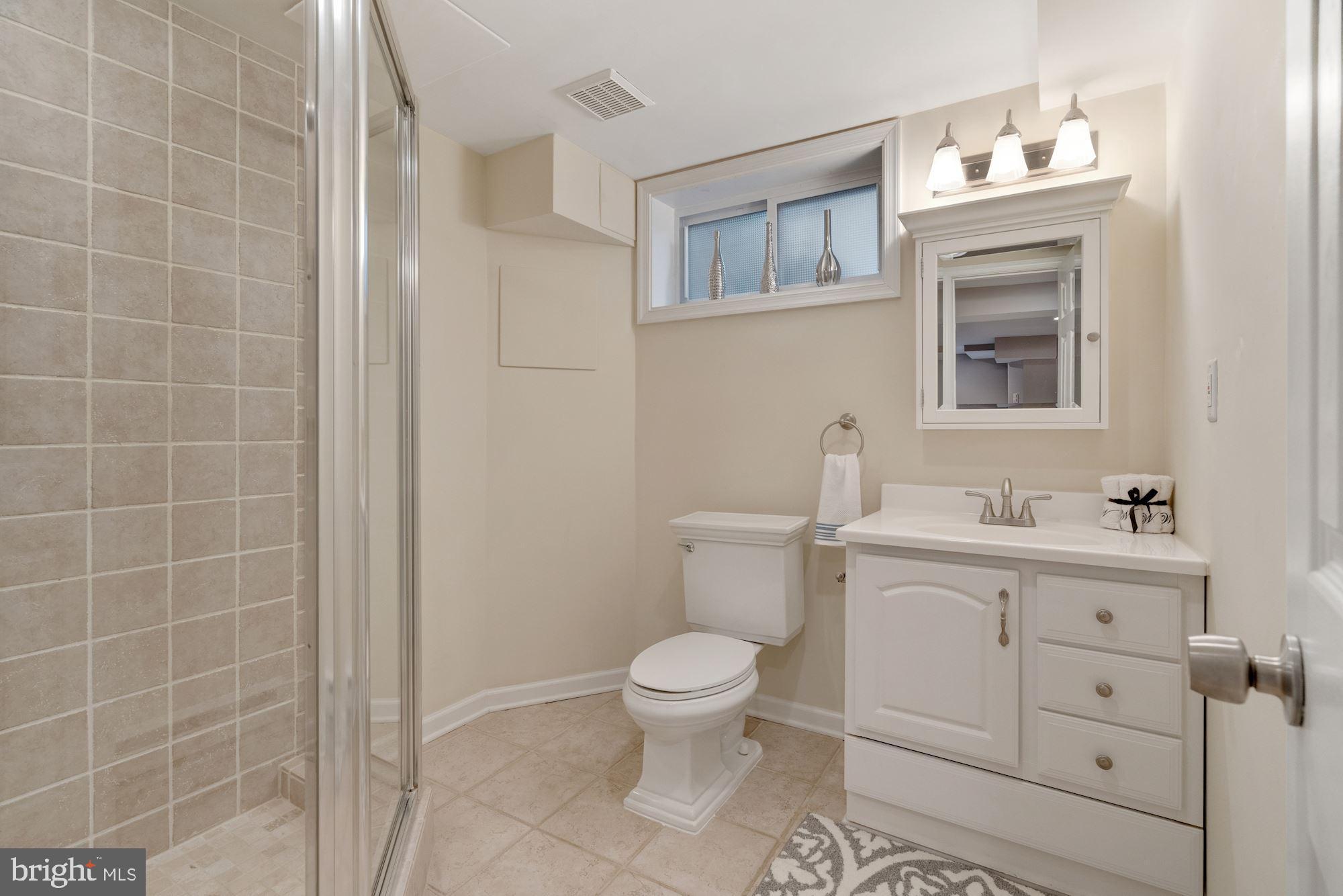 1402 North Glebe Road Arlington, VA 22207 - Photo 14 of 22