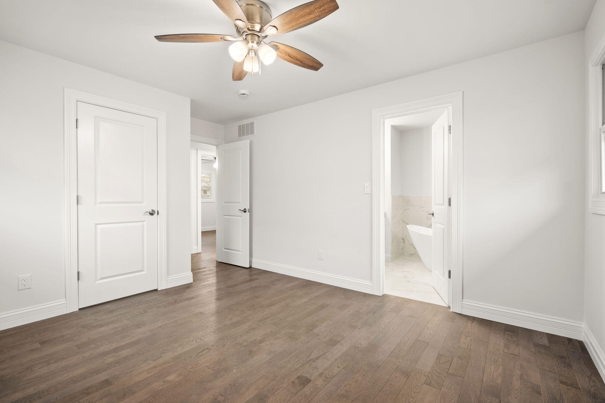 8749 Monroe Avenue Munster, IN 46321 - Photo 14 of 33 2048x1365