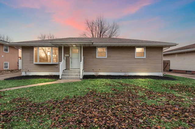 $395,995 | 8749 Monroe Avenue, Munster, IN 46321