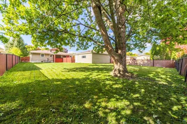 $395,995 | 8749 Monroe Avenue, Munster, IN 46321