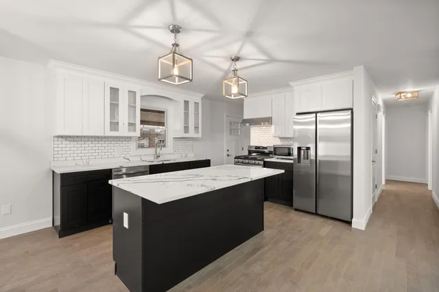 $395,995 | 8749 Monroe Avenue, Munster, IN 46321