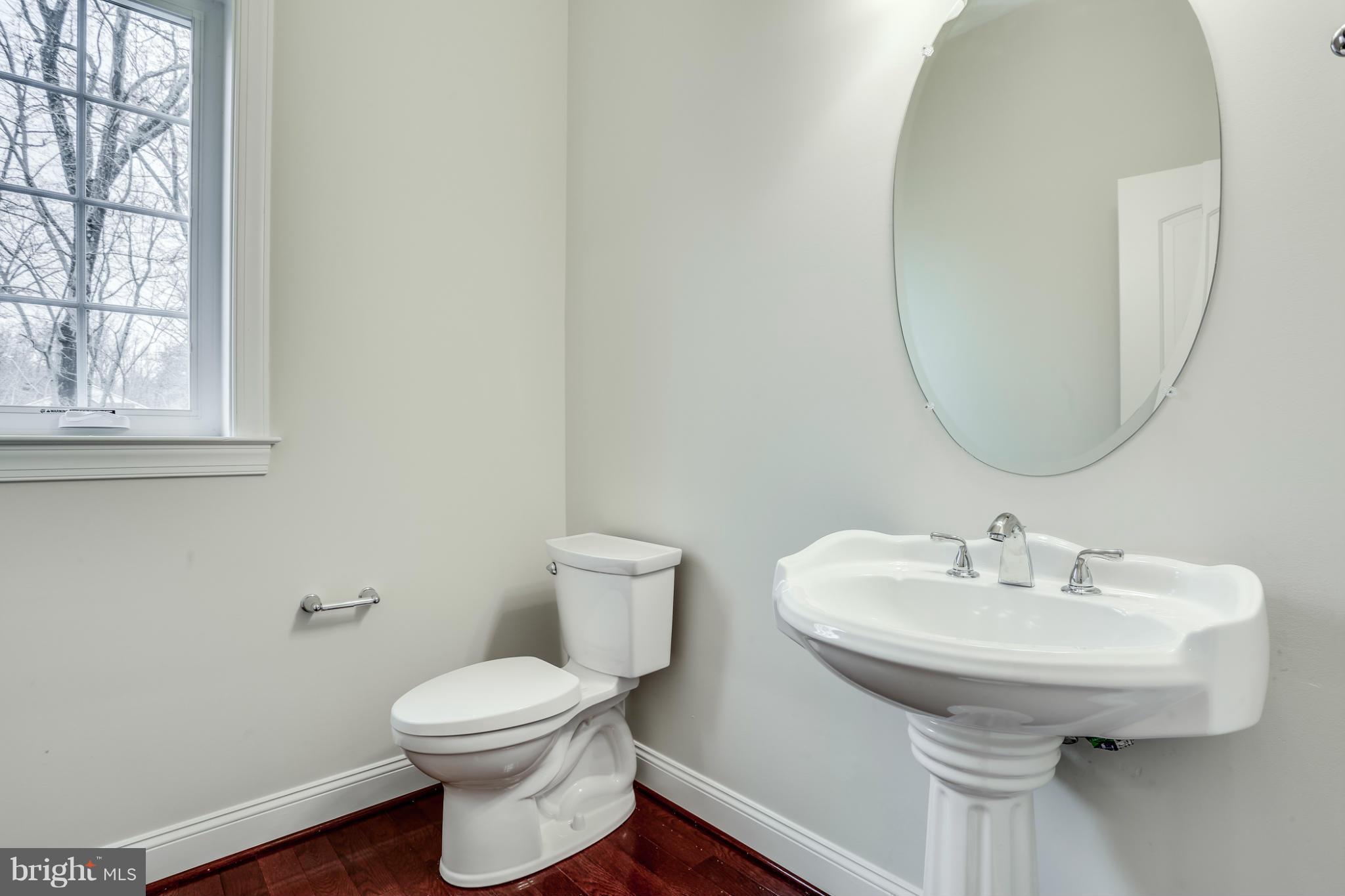 5811 Colchester Road Fairfax, VA 22030 - Photo 8 of 22 Bath
