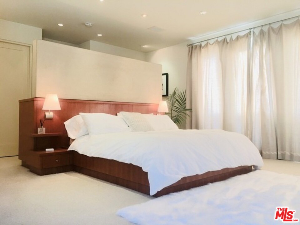 216 24th Street Manhattan Beach, CA 90266 - Photo 12 of 20