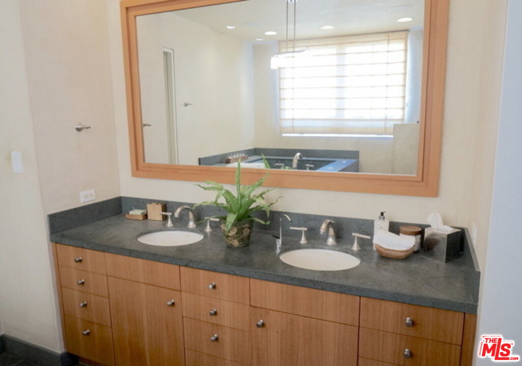 216 24th Street Manhattan Beach, CA 90266 - Photo 14 of 20