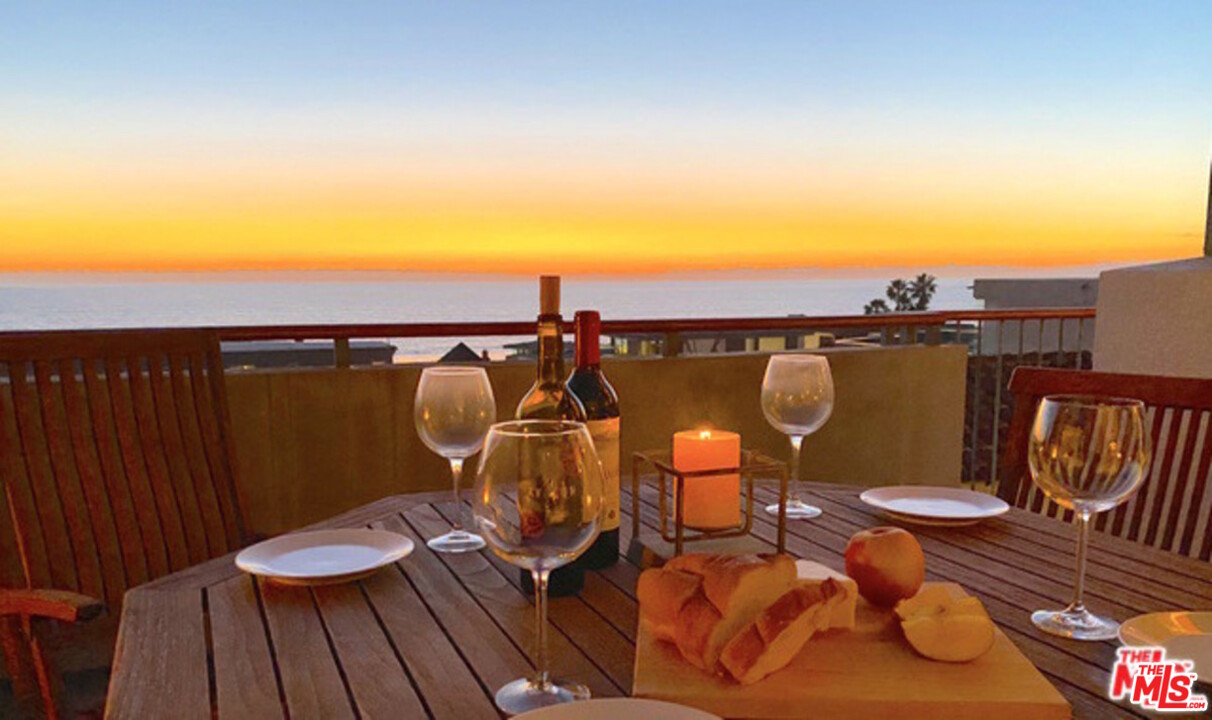 216 24th Street Manhattan Beach, CA 90266 - Photo 3 of 20