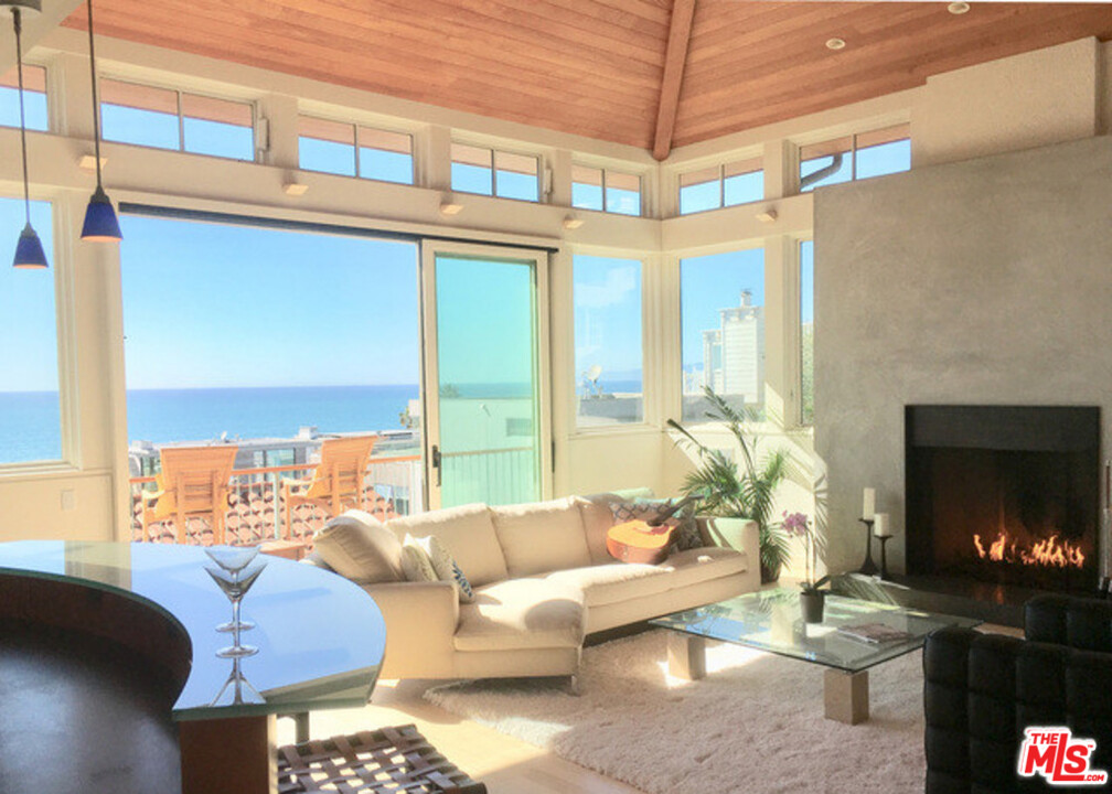 216 24th Street Manhattan Beach, CA 90266 - Photo 4 of 20