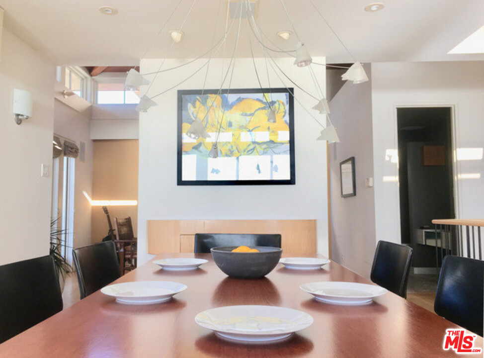 216 24th Street Manhattan Beach, CA 90266 - Photo 5 of 20