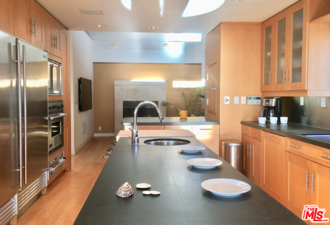 216 24th Street Manhattan Beach, CA 90266 - Photo 6 of 20