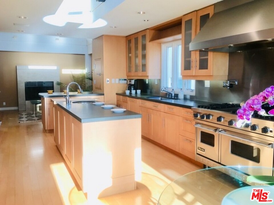 216 24th Street Manhattan Beach, CA 90266 - Photo 8 of 20