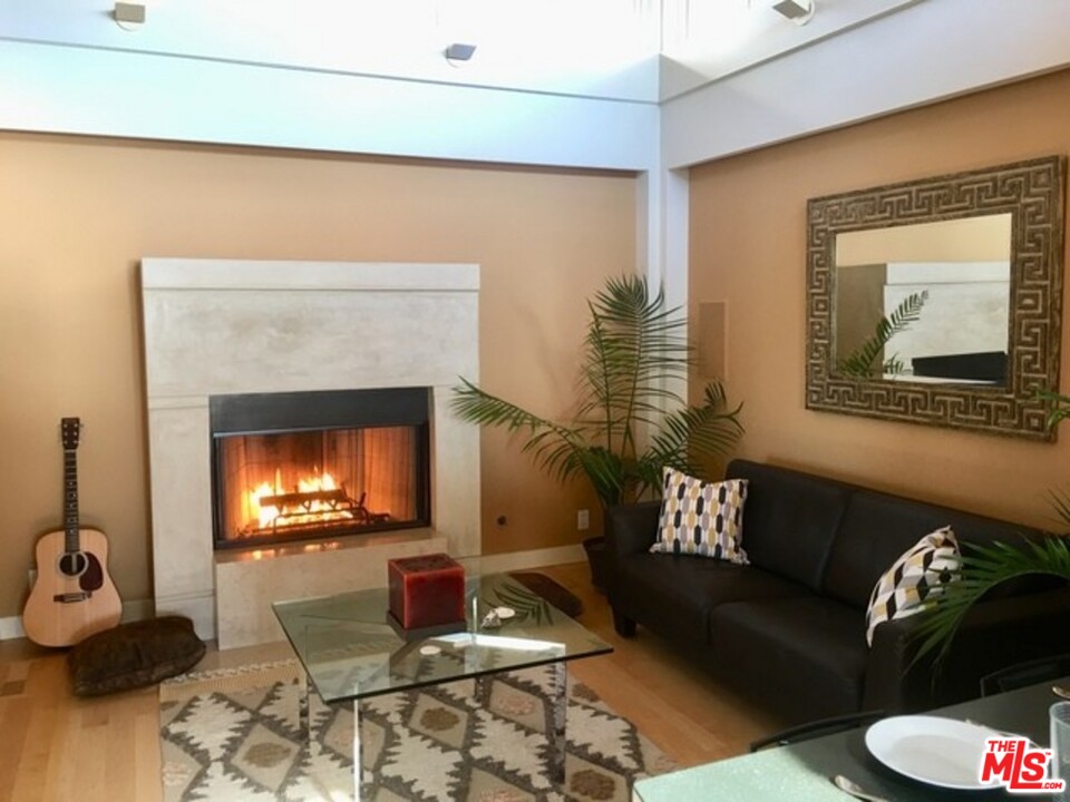 216 24th Street Manhattan Beach, CA 90266 - Photo 9 of 20