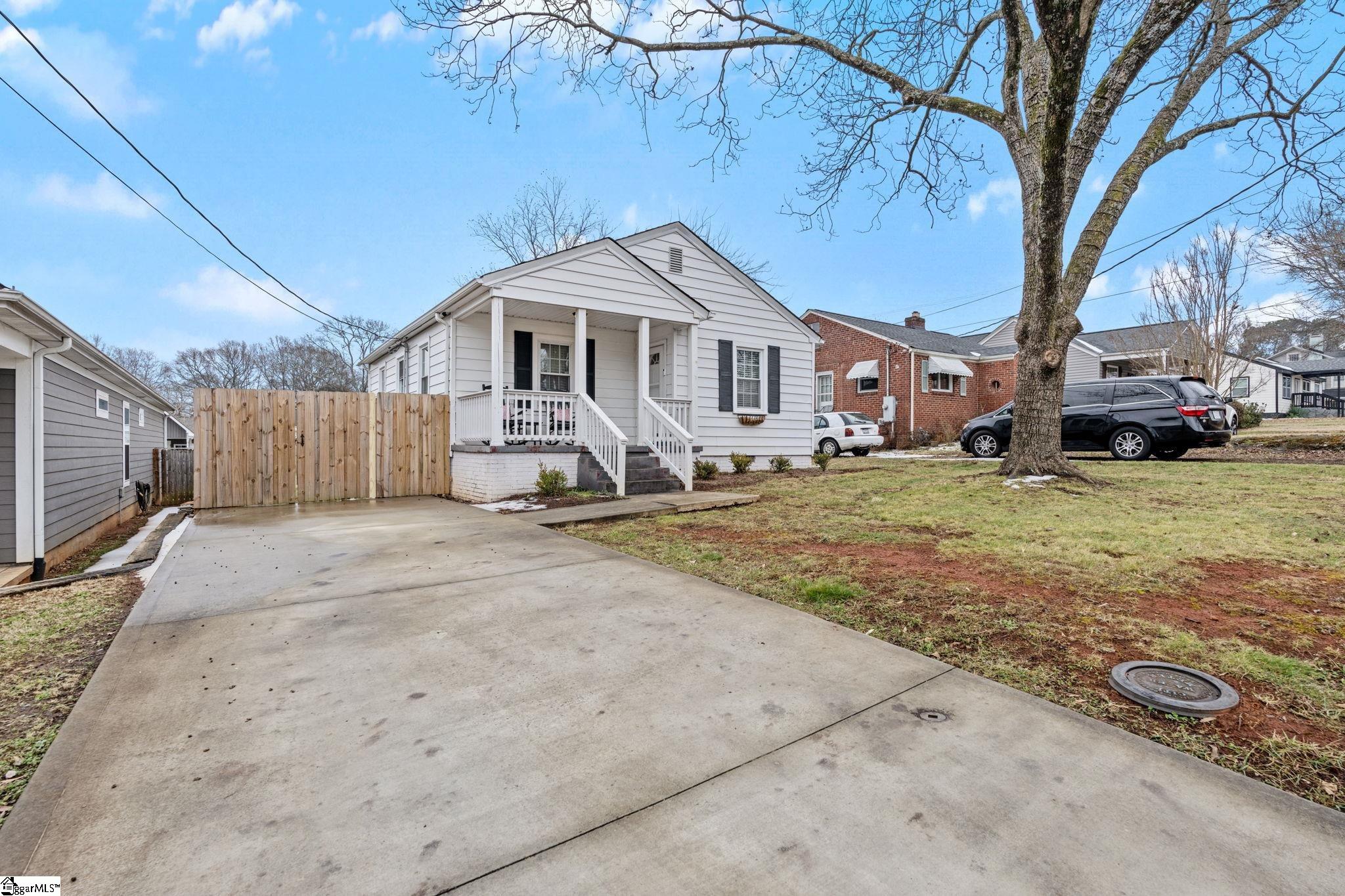 119 Cumberland Avenue Greenville, SC 29607 - Photo 3 of 23