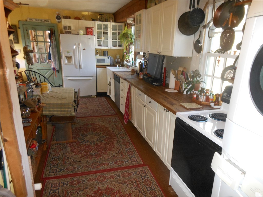 89 East Killingly Road Foster, RI 02825 - Photo 16 of 40 KITCHEN W/DINING AREA
