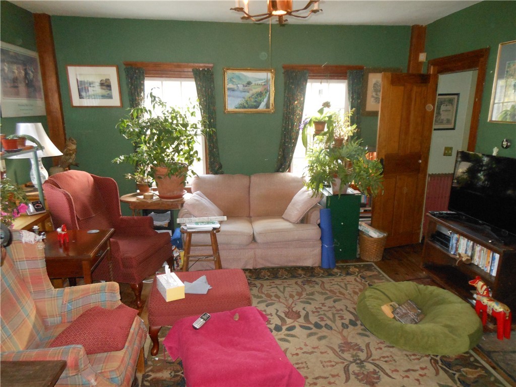 89 East Killingly Road Foster, RI 02825 - Photo 8 of 40 KEEPING ROOM/FAMILY ROOM