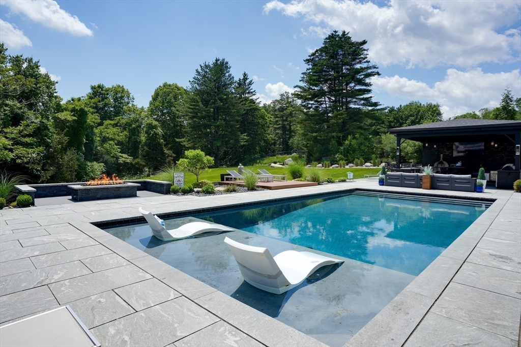 556 Middle Road Boxborough, MA 01719 - Photo 25 of 41