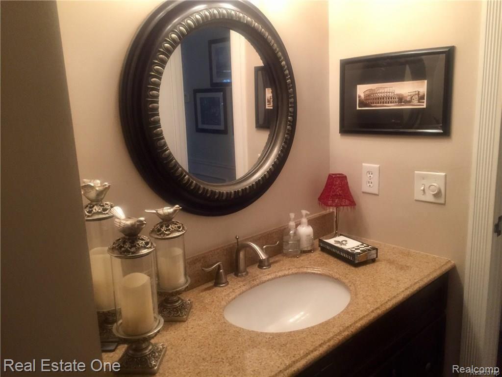 2027 Klingensmith Road Bloomfield Hills, MI 48302 - Photo 21 of 29