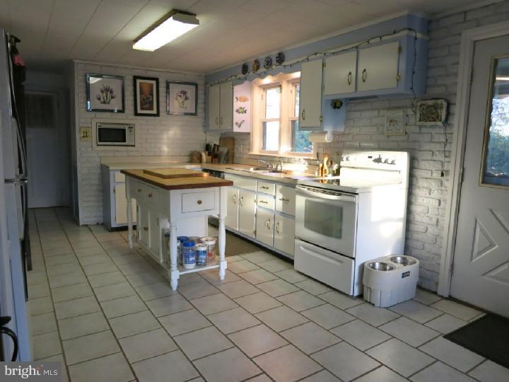 419 South Ridge Road Perkasie, PA 18944 - Photo 5 of 19 Gallery Image 5
