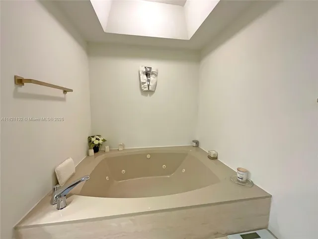 $659,000 | 20191 East Country Club Drive, Unit 1903, Aventura, FL 33180