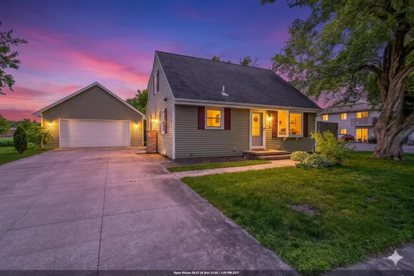 $274,900 | 1932 Maplecrest Drive, Appleton, WI 54915