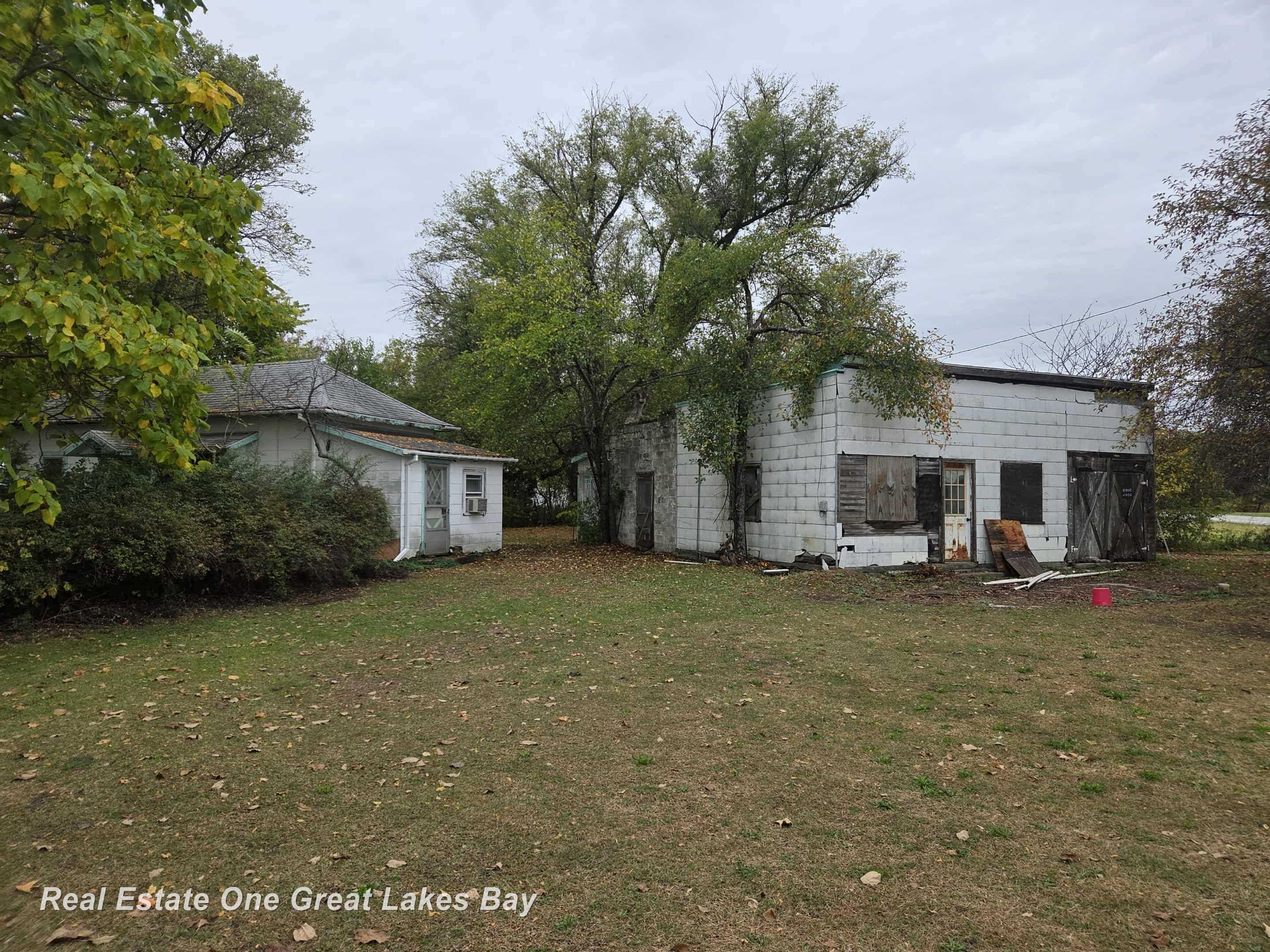 2016 South Vassar Road Vassar, MI 48768 - Photo 3 of 15