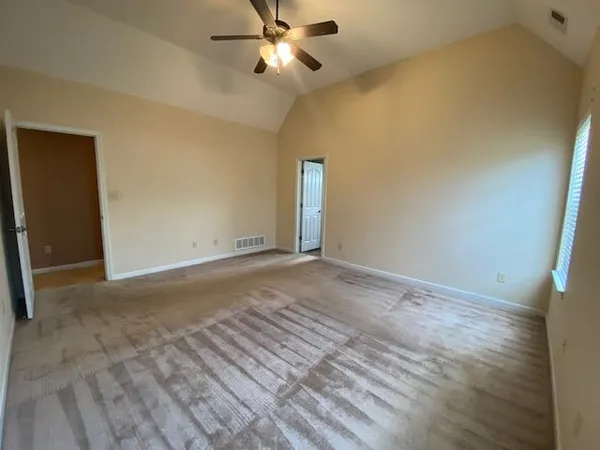 $1,950 | 6098 Ravenwood Lake Drive East, Horn Lake, MS 38637