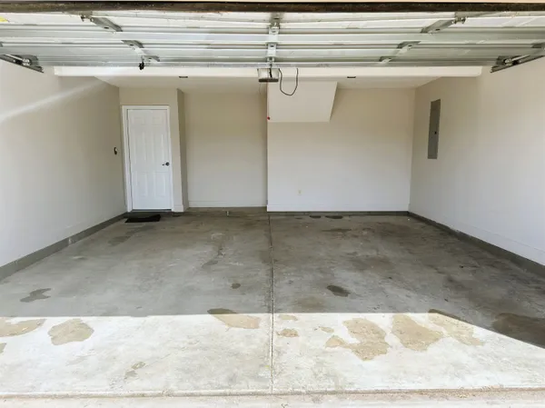 $1,950 | 6098 Ravenwood Lake Drive East, Horn Lake, MS 38637