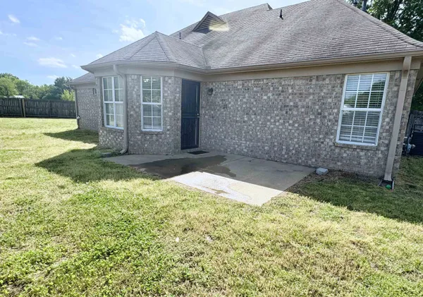 $1,950 | 6098 Ravenwood Lake Drive East, Horn Lake, MS 38637