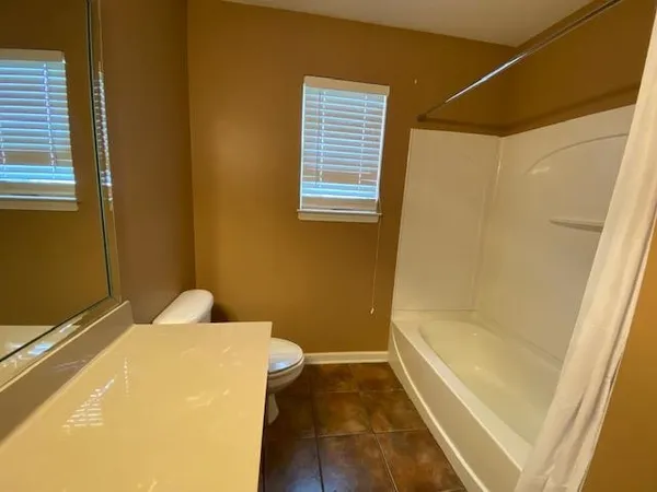$1,950 | 6098 Ravenwood Lake Drive East, Horn Lake, MS 38637