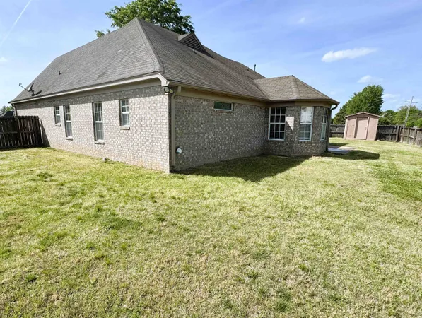 $1,950 | 6098 Ravenwood Lake Drive East, Horn Lake, MS 38637