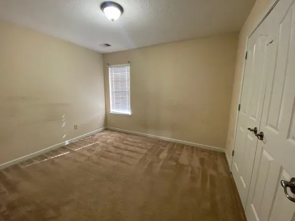 $1,950 | 6098 Ravenwood Lake Drive East, Horn Lake, MS 38637
