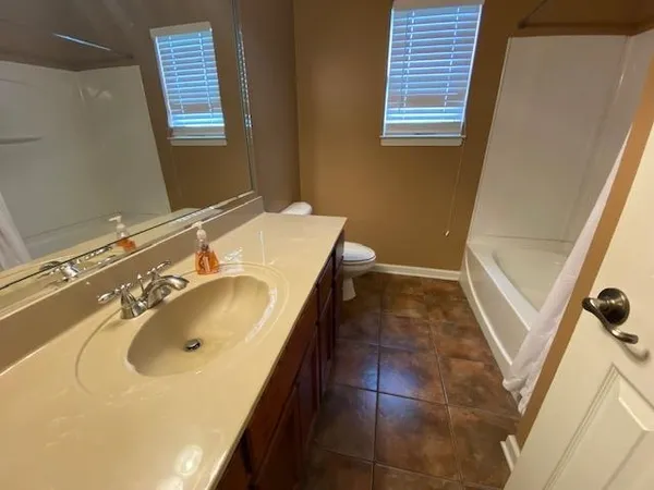 $1,950 | 6098 Ravenwood Lake Drive East, Horn Lake, MS 38637