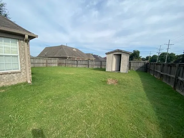 $1,950 | 6098 Ravenwood Lake Drive East, Horn Lake, MS 38637