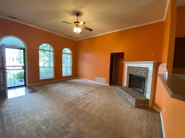 $1,950 | 6098 Ravenwood Lake Drive East, Horn Lake, MS 38637