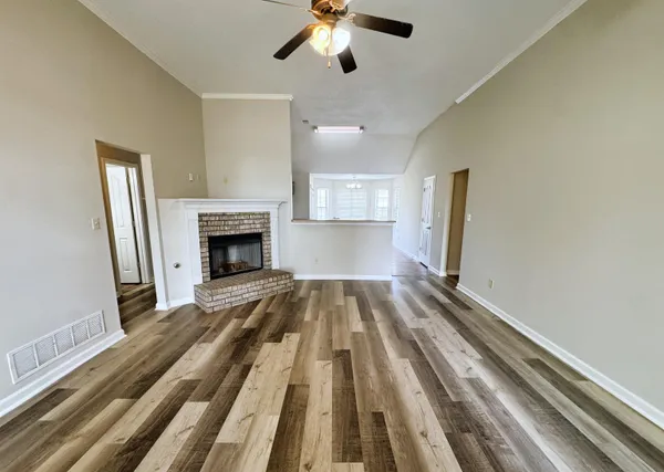 $1,950 | 6098 Ravenwood Lake Drive East, Horn Lake, MS 38637