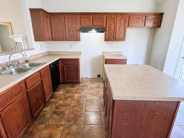 $1,950 | 6098 Ravenwood Lake Drive East, Horn Lake, MS 38637