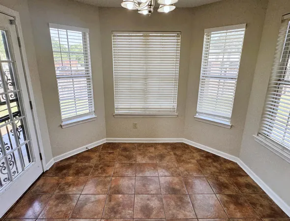 $1,950 | 6098 Ravenwood Lake Drive East, Horn Lake, MS 38637