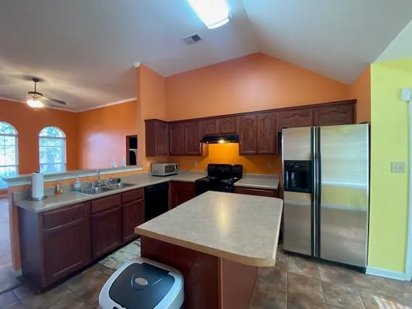 $1,950 | 6098 Ravenwood Lake Drive East, Horn Lake, MS 38637