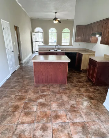 $1,950 | 6098 Ravenwood Lake Drive East, Horn Lake, MS 38637