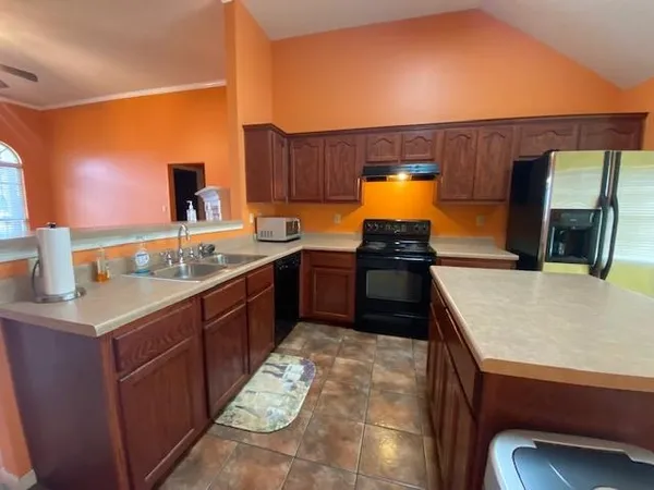 $1,950 | 6098 Ravenwood Lake Drive East, Horn Lake, MS 38637