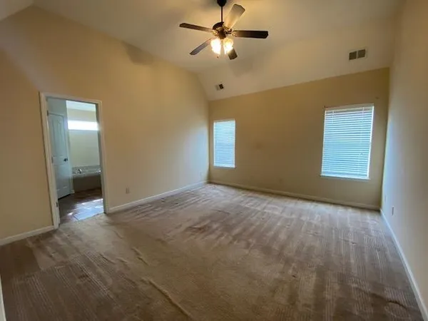 $1,950 | 6098 Ravenwood Lake Drive East, Horn Lake, MS 38637