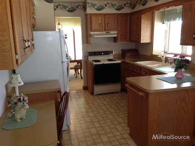15274 Roxbury Circle Macomb, MI 48044 - Photo 8 of 22 31152921-7.JPG