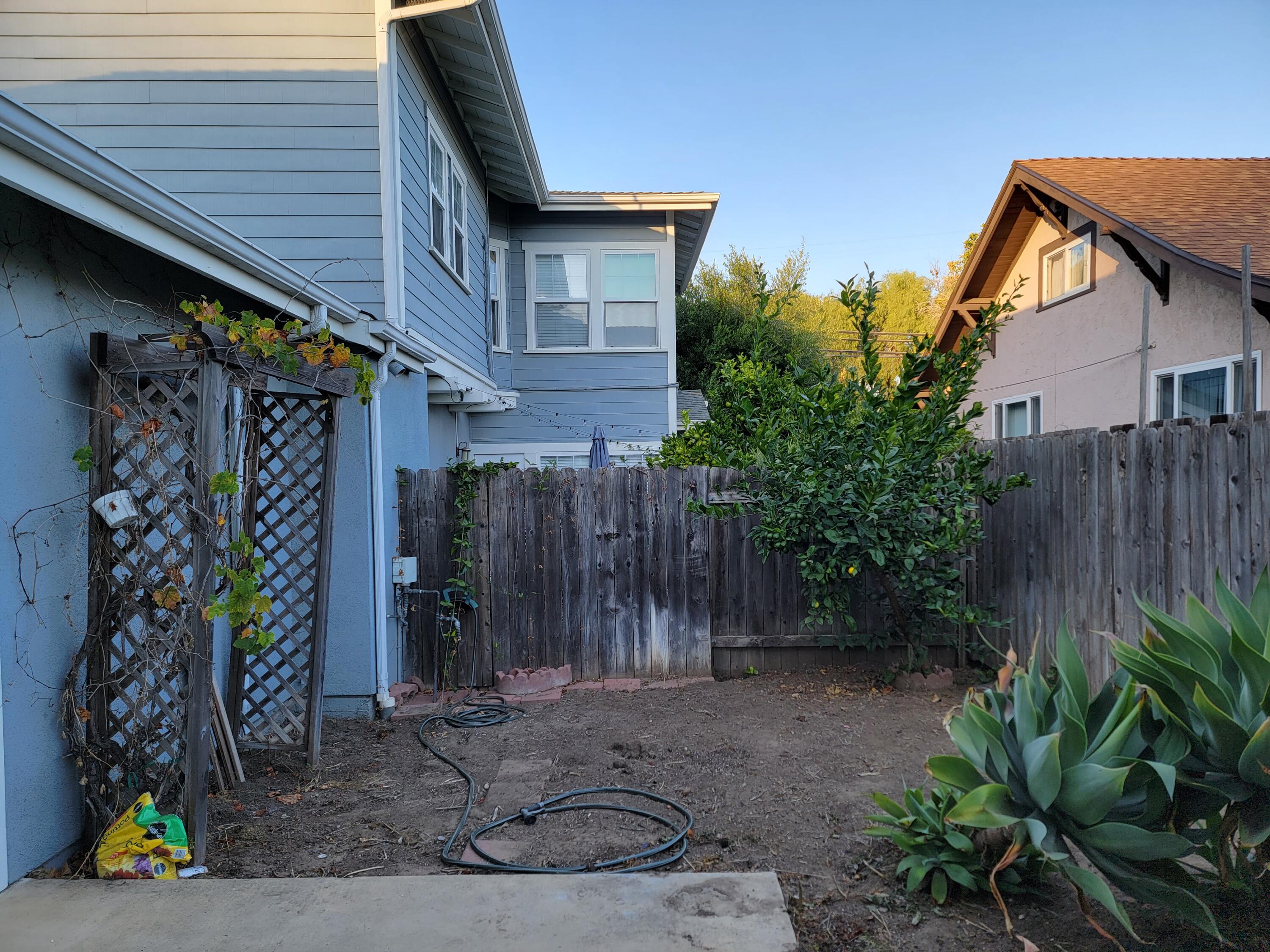 421 Rancheria Street, Unit B Santa Barbara, CA 93101 - Photo 6 of 7 Back yard
