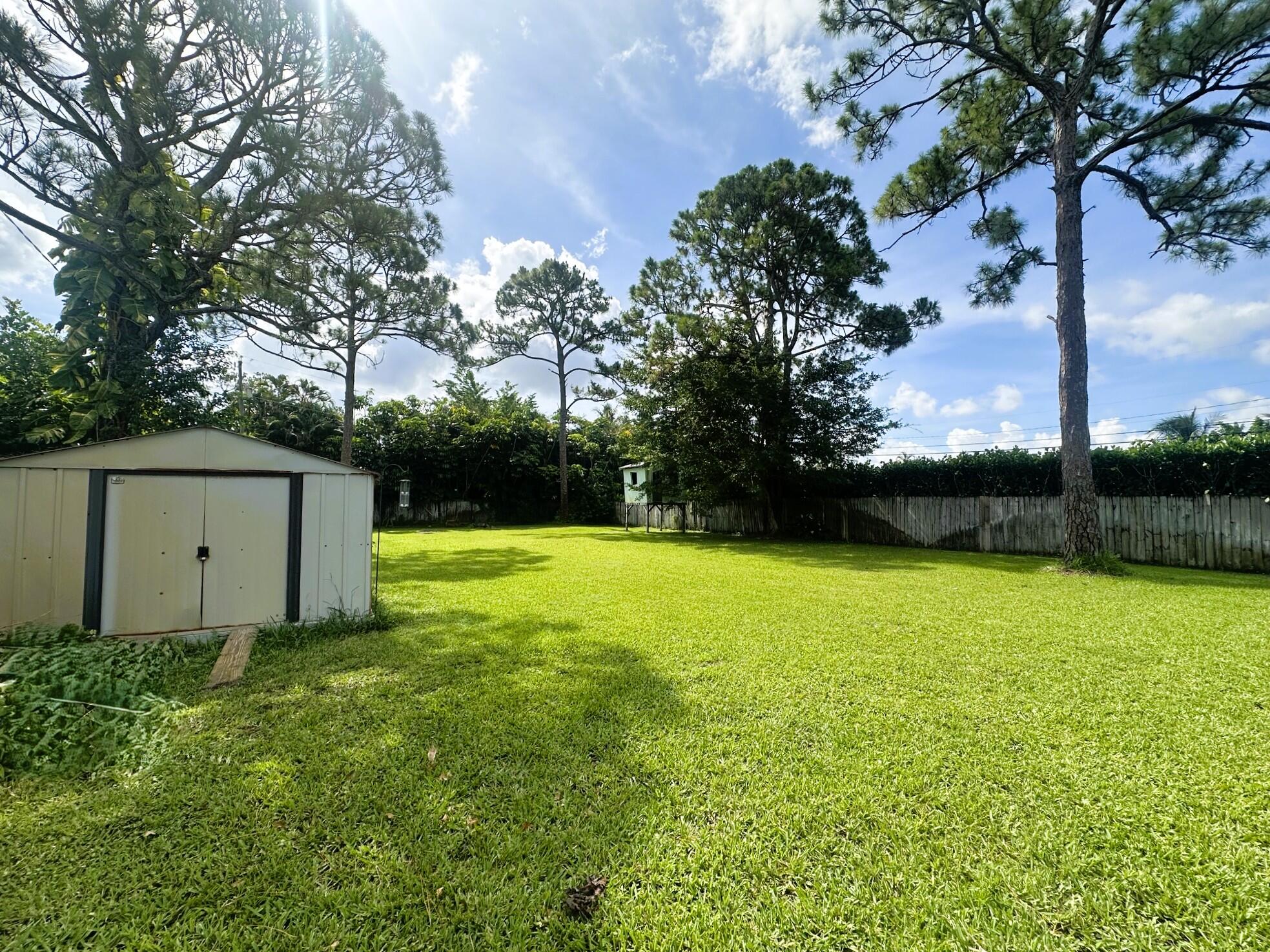 5586 3rd Road Lake Worth, FL 33467 - Photo 34 of 35 Yard