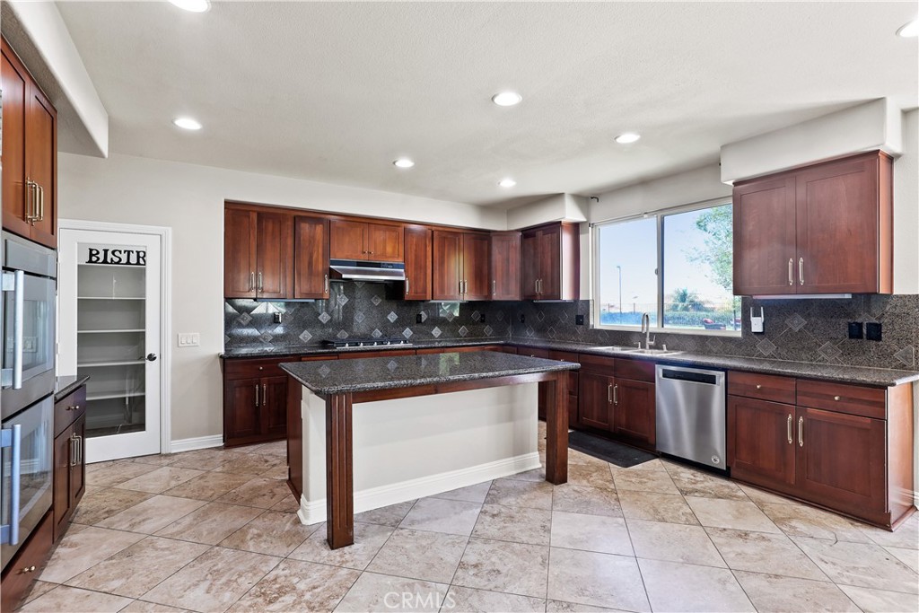1055 Lowry Ranch Road Corona, CA 92881 - Photo 16 of 75