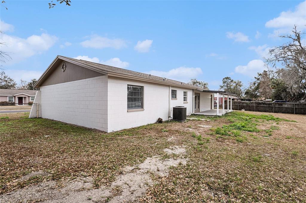 2527 Ridge Top Way Valrico, FL 33594 - Photo 28 of 29 a view of a house with a yard