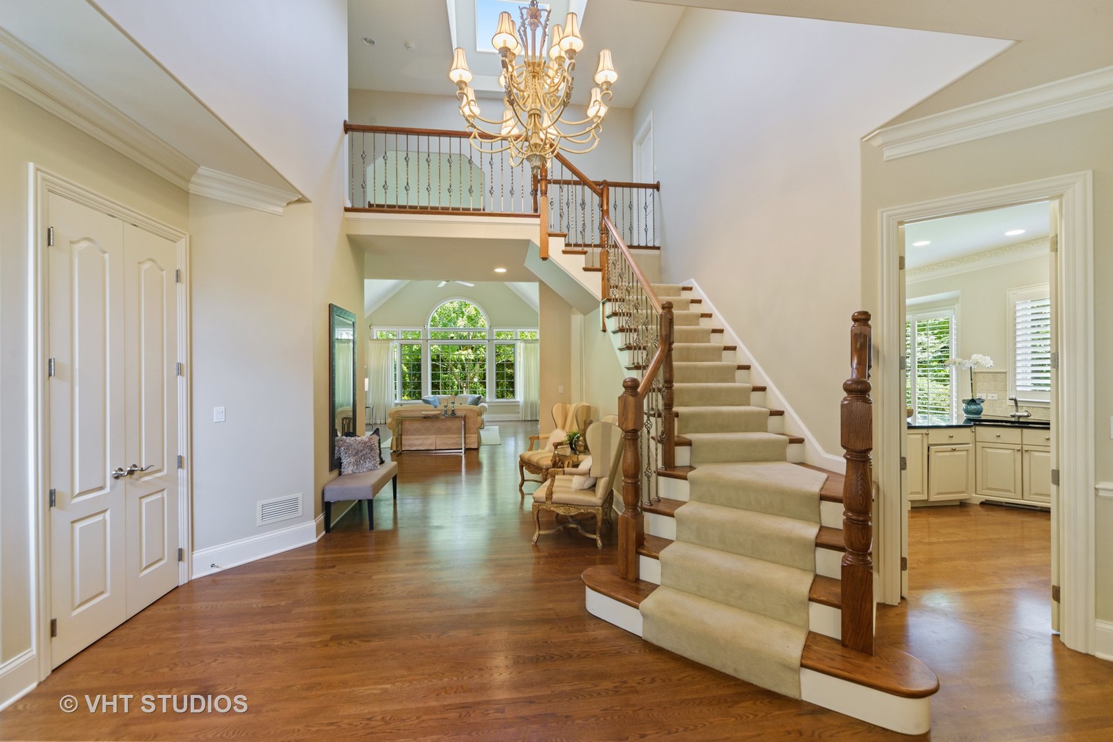 11 Forest Gate Circle Oak Brook, IL 60523 - Photo 3 of 15