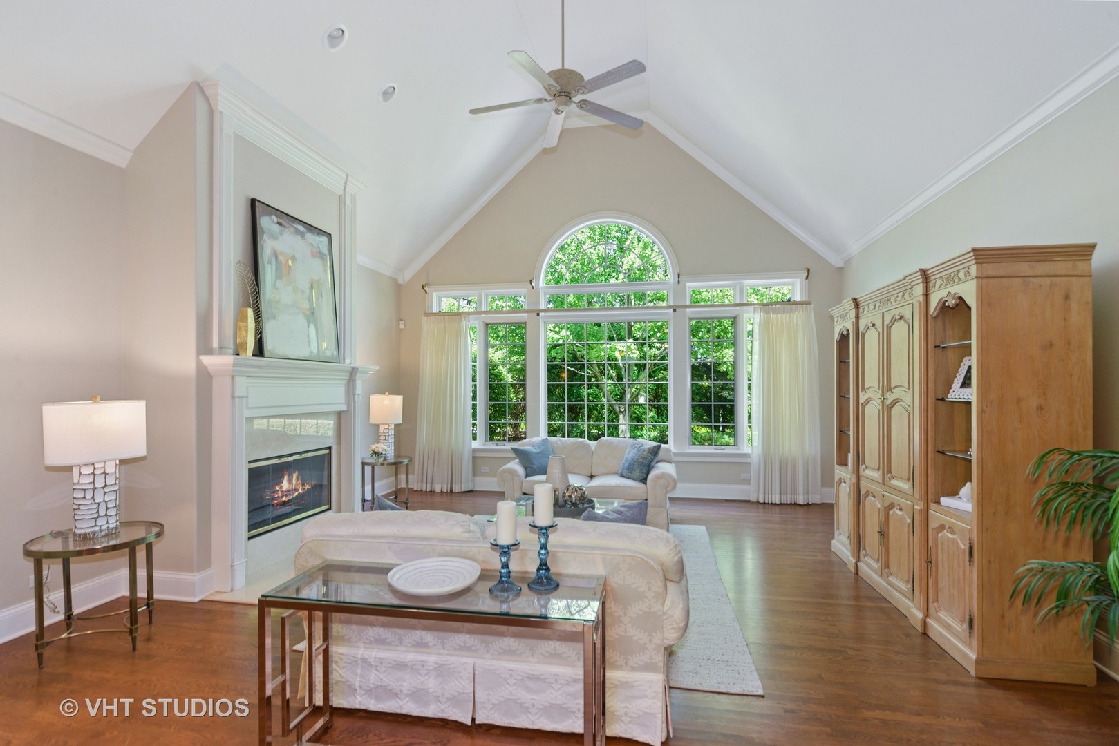 11 Forest Gate Circle Oak Brook, IL 60523 - Photo 4 of 15